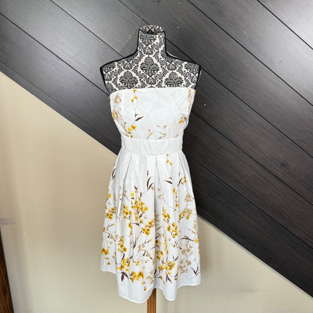 A.P.N.Y. Women's Strapless Floral Fit & Flare Dress 14 White Yellow Cottagecore